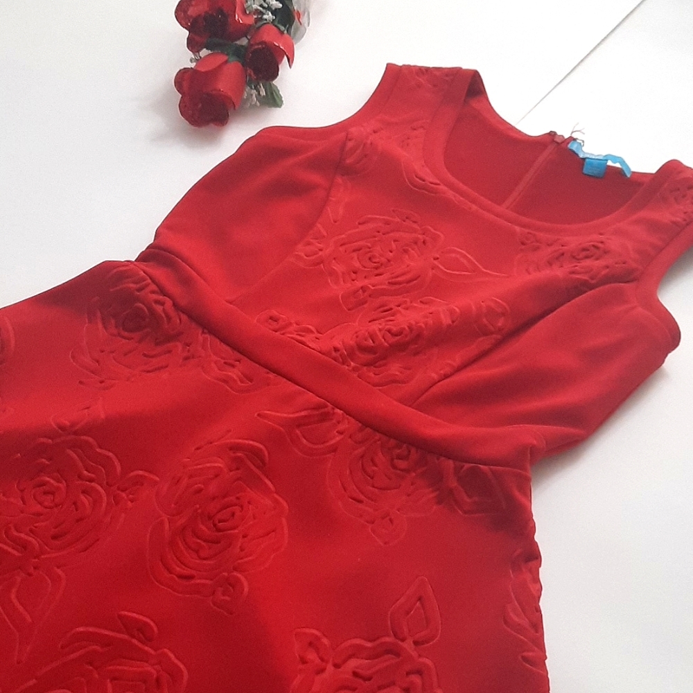 Sleeveless rose dress